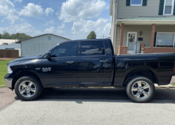 What does a leveling kit do for a Tacoma?
